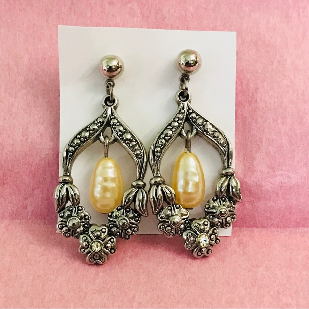 🔶 3 FOR $8!!! Silver Pearl Drop Earring